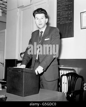 Le député conservateur de Smethwick, Peter Griffiths, s'adressera à une réunion de jeunes conservateurs à la ville de Londres. Griffiths a battu Patrick Gordon Walker aux élections générales. Banque D'Images