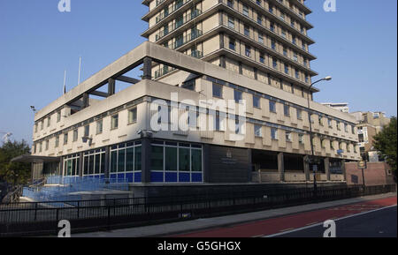 Vue générale du poste de police de Paddington Green, Londres après qu'il a été annoncé que quatre personnes étaient aujourd'hui interrogées en Grande-Bretagne dans le cadre des attaques contre le World Trade Center. * .... Scotland Yard a déclaré que deux hommes et une femme ont été arrêtés à Londres et qu'un troisième homme a été arrêté à Birmingham. Banque D'Images