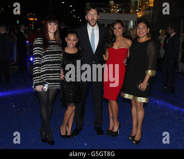 (De gauche à droite) Shari Sebbens, Miranda Tapsell, Chris O'Dowd, Jessica Mauboy et Deborah Mailman arrivent pour la première des saphirs au Savoy Cinema de Dublin. Banque D'Images