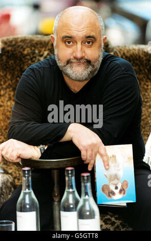 Alexei Sayle book reading Banque D'Images