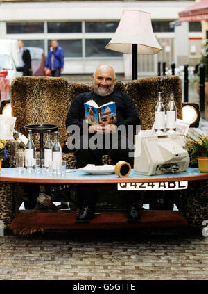 Alexei Sayle book reading Banque D'Images