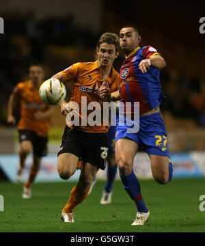 Kevin Doyle, de Wolverhampton Wanderers, a des défenses pour le ballon avec Damien Delaney, de Crystal Palace, lors du match du championnat de npower au stade Molineux, Wolverhampton . Banque D'Images