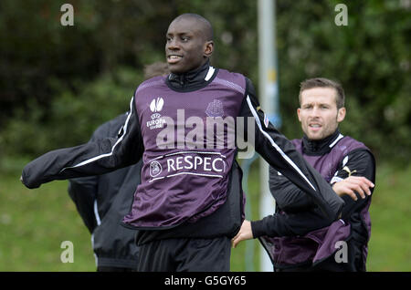 Football - UEFA Europa League - Groupe D - Newcastle United / Bordeaux - Newcastle United Training session - Longbenton Training....Demba Ba de Newcastle pendant la séance d'entraînement au terrain d'entraînement de Longbenton, Newcastle. Banque D'Images