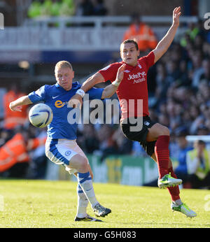 Soccer - npower football League Championship - Peterborough United / Nottingham Forest - London Road.Craig Alcock de Peterborough United et Billy Sharp de Nottingham Forest Banque D'Images