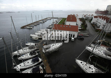 Vue sur les bateaux amarrés dans un port de plaisance dans le port est de Stavanger en Norvège. APPUYEZ SUR ASSOCIATION photo. Date de la photo : lundi 1er octobre 2012. Le crédit photo devrait se lire: Yui Mok/PA Wire Banque D'Images