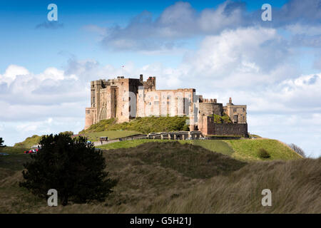 Royaume-uni, Angleterre, Château de Bamburgh Northumberland de dunes de sable Liens Redbarns Banque D'Images