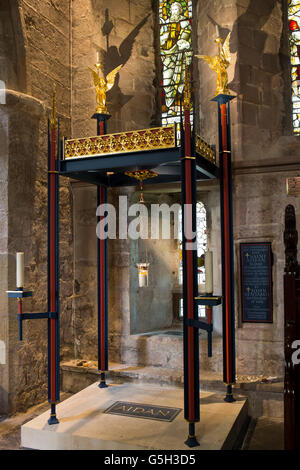 Royaume-uni, Angleterre, Bamburgh Northumberland, église paroissiale, Memorial sur la mort d'Aidan St localisation Banque D'Images