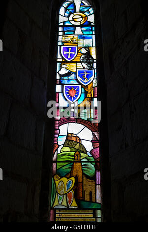 Royaume-uni, Angleterre Northumberland, île sacrée, l'église St Mary, Crossman, fenêtre de la famille Banque D'Images