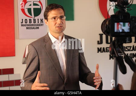 Márton Gyöngyösi, député du Jobbik, le parti d'extrême droite. Photo : Bálint Bárdi Banque D'Images