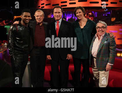 Hôte Graham Norton (2e à gauche) avec les invités (de gauche à droite) Usher, Arnold Schwarzenegger, Miranda Hart et Ronnie Corbett pendant le tournage du Graham Norton Show (TX : 22.35 vendredi 19 octobre, BBC One), aux London Studios du sud de Londres. Banque D'Images