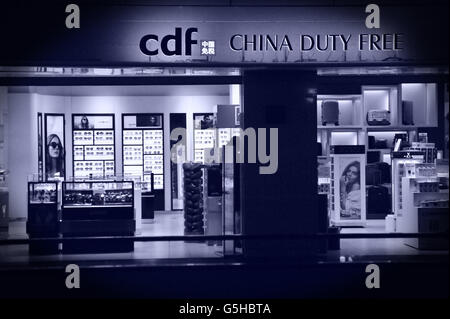 Duty Free Store, l'aéroport de Guangzhou, Chine. Usage éditorial uniquement. Banque D'Images