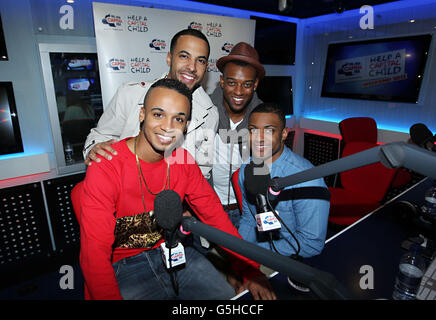 Le groupe de garçons JLS (de gauche à droite) Aston Merrygold, Marvin Humes, Ortaise Williams et Jonathan 'JB' Gill dans le studio Capital radio dans le centre de Londres pour une interview sur le Breakfast Show avec Greg Burns et Kat Shoob. Banque D'Images