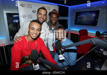 Le groupe de garçons JLS (de gauche à droite) Aston Merrygold, Marvin Humes, Ortaise Williams et Jonathan 'JB' Gill dans le studio Capital radio dans le centre de Londres pour une interview sur le Breakfast Show avec Greg Burns et Kat Shoob. Banque D'Images