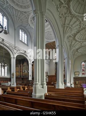 L'église St Mary Aldermary, dans la ville de Londres, nef gothique Banque D'Images