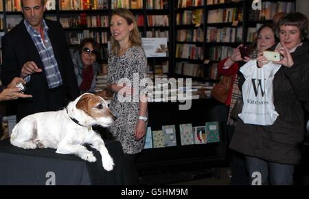 Uggie le chien livre signature Banque D'Images