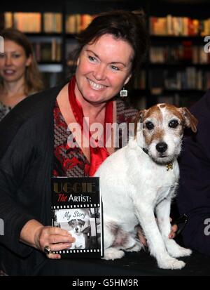 Uggie le chien livre signature Banque D'Images