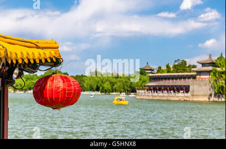 Lanterne de papier rouge dans le parc Beihai - Beijing Banque D'Images