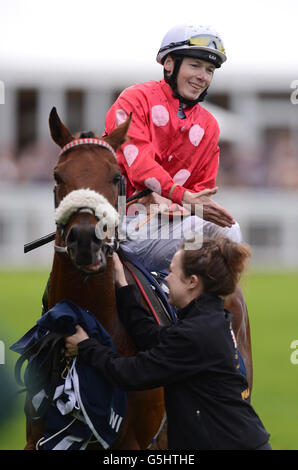 Maarek est monté par Jamie Spencer après avoir remporté les enjeux de Qipco British Champions Sprint lors de la journée des champions britanniques QIPCO à l'hippodrome d'Ascot, à Ascot. Banque D'Images