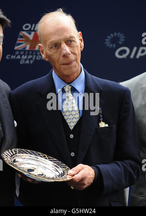 Courses hippiques - QIPCO British Champions Day - Ascot Racecourse.Sir Henry Cecil, entraîneur de Frankel, pendant la journée des champions britanniques de QIPCO à l'hippodrome d'Ascot, à Ascot. Banque D'Images