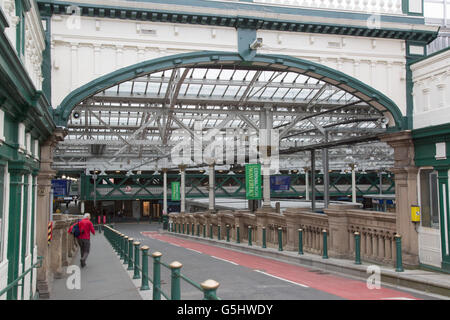 La gare Waverley d'Édimbourg, Écosse, Royaume-Uni ; Banque D'Images