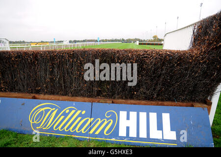 Les courses de chevaux - William Hill Jump Dimanche - Hippodrome de Kempton Banque D'Images