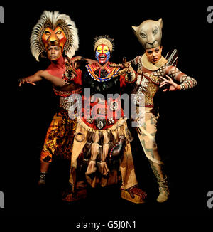 L-R Melina m'Poy (Nala) Gugwana Dlamini (Rafiki) et Johnathan Andrew Hume AS (Simba) photographiés lors du lancement de la comédie musicale Lion King au centre artistique Project à Dublin. Banque D'Images