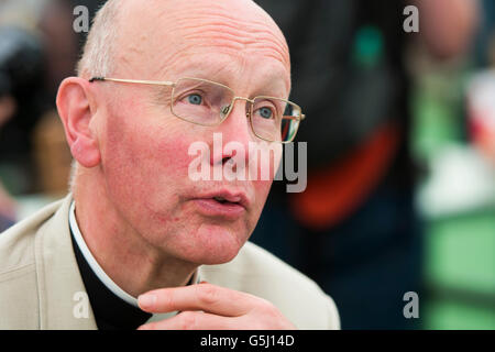 Michael Tavinor, Doyen de Hereford, hrines «auteur des Saints en Angleterre et au Pays de Galles". Le Hay Festival de la littérature et les arts, Hay-on-Wye, Powys, Pays de Galles, Royaume-Uni, le 03 juin 2016 Banque D'Images