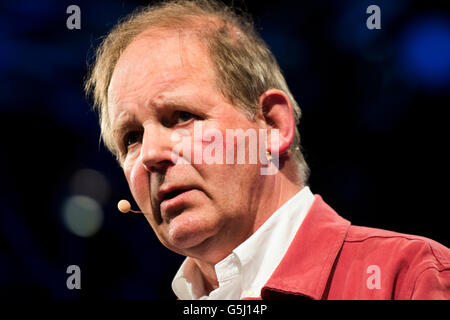 Michael Morpurgo, livre en anglais, auteur, poète, dramaturge et librettiste qui est plus connu pour les romans tels que Cheval de guerre. Sur la scène du Hay Festival de la littérature et les arts, Hay-on-Wye, Powys, Pays de Galles, Royaume-Uni, le 03 juin 2016 Banque D'Images