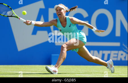 Johanna Konta la Grande-Bretagne en action contre l'Ukraine's Lesia Tsurenko pendant deux jours de la 2016 International AEGON à Devonshire Park, Eastbourne. ASSOCIATION DE PRESSE Photo. Photo date : mardi 21 juin 2016. Voir TENNIS histoire PA Eastbourne. Crédit photo doit se lire : Gareth Fuller/PA Wire. RESTRICTIONS : usage éditorial uniquement, pas d'utilisation commerciale sans autorisation préalable, veuillez contacter PA Images pour plus de renseignements : Tél :  +44 (0) 115 8447447. Banque D'Images