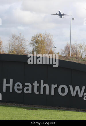 Aéroport de Heathrow. Un avion part de l'aéroport de Heathrow Banque D'Images