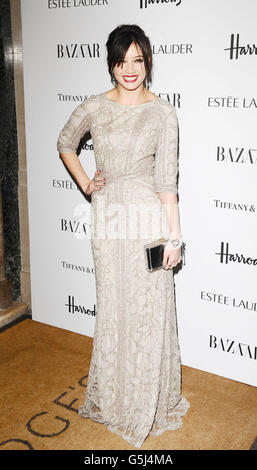 Daisy Lowe arrive au Harpers Bazaar Woman of the Year Awards, qui a eu lieu à l'hôtel Claridge à Londres. Banque D'Images