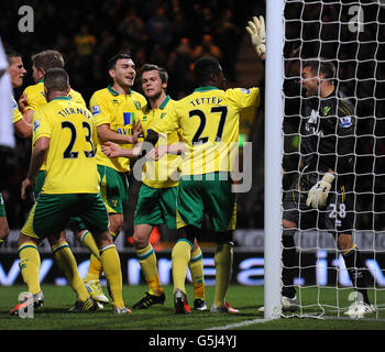 Football - Capital One Cup - quatrième tour - Norwich City / Tottenham Hotspur - Carrow Road.Les joueurs de Norwich City fêtent après que Mark Bunn (à droite) ait sauvé la pénalité du Clint Dempsey de Tottenham Hotspur. Banque D'Images