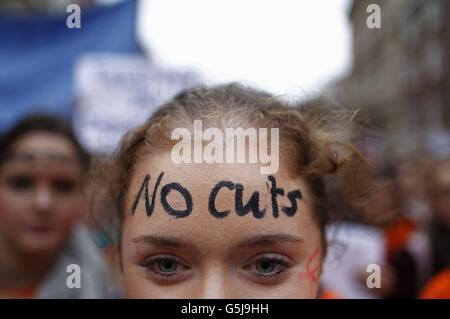 Les enseignants étudiants protestent contre les coupes budgétaires dans une manifestation organisée par l'Association des enseignants d'écoles secondaires d'Irlande, l'Irish National Teachers Organization et l'Union d'enseignement d'Irlande, à l'extérieur de Dail, Dublin. Banque D'Images