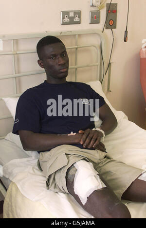 : Osei Kwaku, du parc de Finsbury, au nord de Londres, qui a été poussé d'une plate-forme souterraine sur la ligne dans le chemin d'un train. La victime de 30 ans a été emmenée à l'hôpital de Whittington, à Highgate, dans le nord de Londres, souffrant de brûlures. *... après avoir été en contact avec les lignes électriques quand il a été poussé devant le train de tube près de sa maison. Les détectives qui enquêtent sur l'incident le traitent comme une tentative de meurtre Banque D'Images