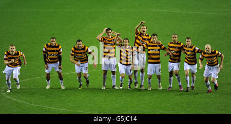 Football - Capital One Cup - quatrième tour - Wigan Athletic / Bradford City - Stade DW.Les joueurs de Bradford City célèbrent leur victoire lors de la coupe Capital One, quatrième tour au stade DW, Wigan. Banque D'Images