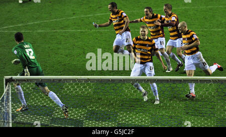 Les joueurs de Bradford City célèbrent leur victoire lors de la coupe Capital One, quatrième tour au stade DW, Wigan. Banque D'Images