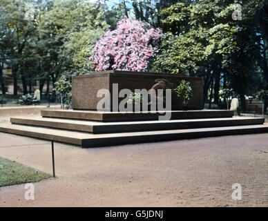 Deutsches Ehrenmal für die Gefallenen des 1. Weltkrieges à Helsinki, Finlande 1920er Jahre. L'allemand mémorial pour les soldats morts au combat de la PREMIÈRE GUERRE MONDIALE à Helsinki, Finlande 1920. Banque D'Images