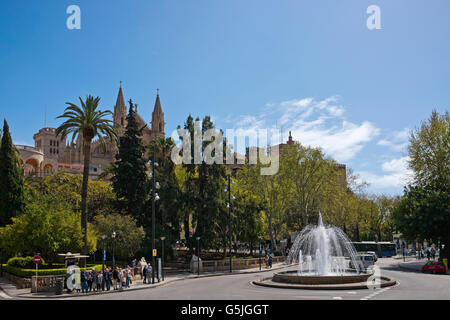 Street view horizontale de la Plaça de la Reina à Palma, Majorque. Banque D'Images