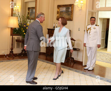 Le Prince de Galles rencontre la première ministre australienne Julia Gillard à la Government House de Canberra, en Australie. Banque D'Images