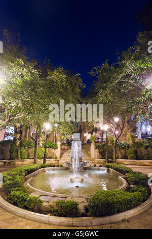 Nuit verticale vue en temps réel de la Plaça de la Reina, Queens Square à Palma, Majorque. Banque D'Images