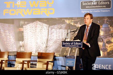 John Whittingdale MP,Président Comité spécial de la Chambre des communes sur la culture, les médias et les sports,prononcé le discours d'ouverture devant la Society of Editors, conférence à l'hôtel Europa, Belfast. Banque D'Images