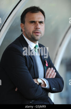 Carl Fletcher, directeur de Plymouth Argyle, avant le match de la première ronde de la coupe FA au stade Avenue, Dorchester. Banque D'Images