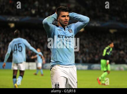 Football - UEFA Champions League - Groupe D - Manchester City / Ajax - Etihad Stadium.Sergio Aguero de Manchester City rame une chance manquée vers la fin du match Banque D'Images