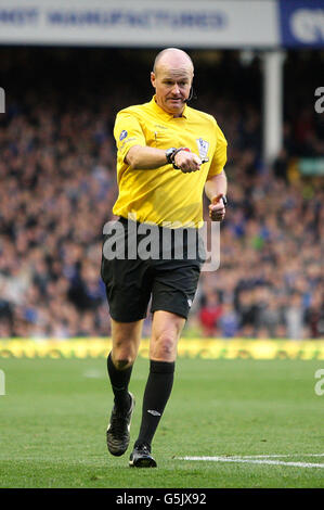 Football - Barclays Premier League - Everton / Sunderland - Goodison Park. Lee Mason, arbitre du match Banque D'Images