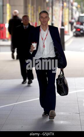 Le directeur général par intérim de la BBC Tim Davie arrive à New Broadcasting House dans le centre de Londres. Banque D'Images