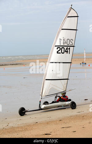 Char à voile char à voile sur la plage de La Barre-de-Monts Loire France Banque D'Images