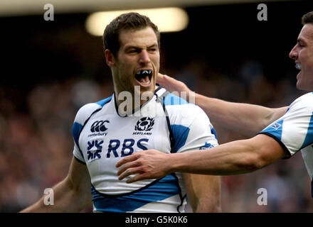 Rugby Union - EMC Test - Ecosse / Nouvelle-Zélande - Murrayfield.Tim visser, en Écosse, célèbre son essai Banque D'Images