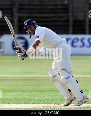 Michael Vaughan du Yorkshire en action pendant le championnat du comté de Cricinfo contre Leicester à Grace Road, Leicester. Photos Nick Potts... Banque D'Images