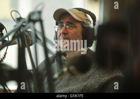 Danny Baker, invité lors d'une interview pré-enregistrée sur Christian O'Connell's Breakfast Show à Absolute radio à Golden Square, dans le centre de Londres, à transmettre demain. Banque D'Images