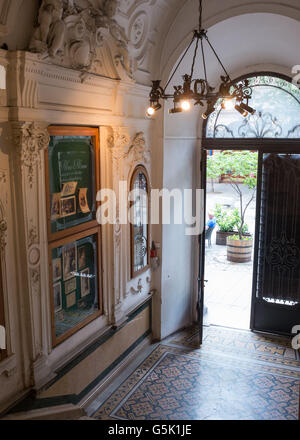 Entrée de la maison Mai Manó dans Budapest, Hongrie Banque D'Images